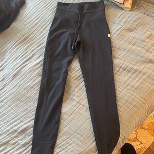 Vuori Daily Leggings in Navy